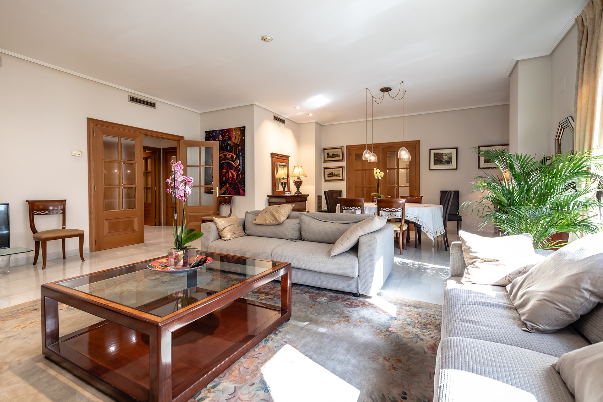 Apartament z 5 sypialniami w Walencji