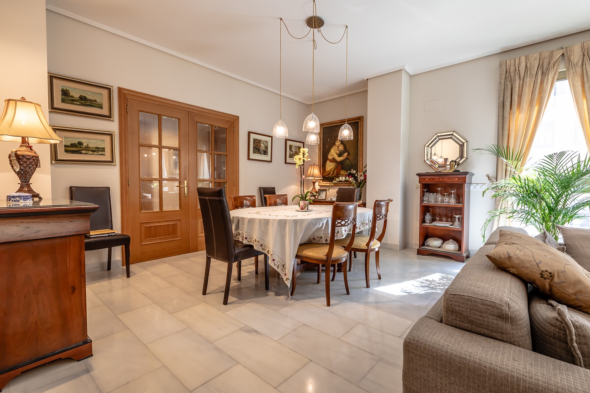 Apartament z 5 sypialniami w Walencji