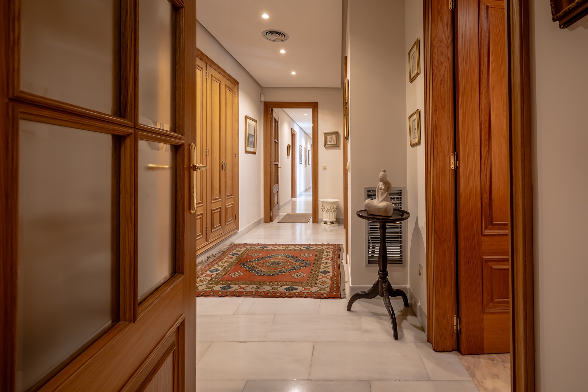 Apartament z 5 sypialniami w Walencji