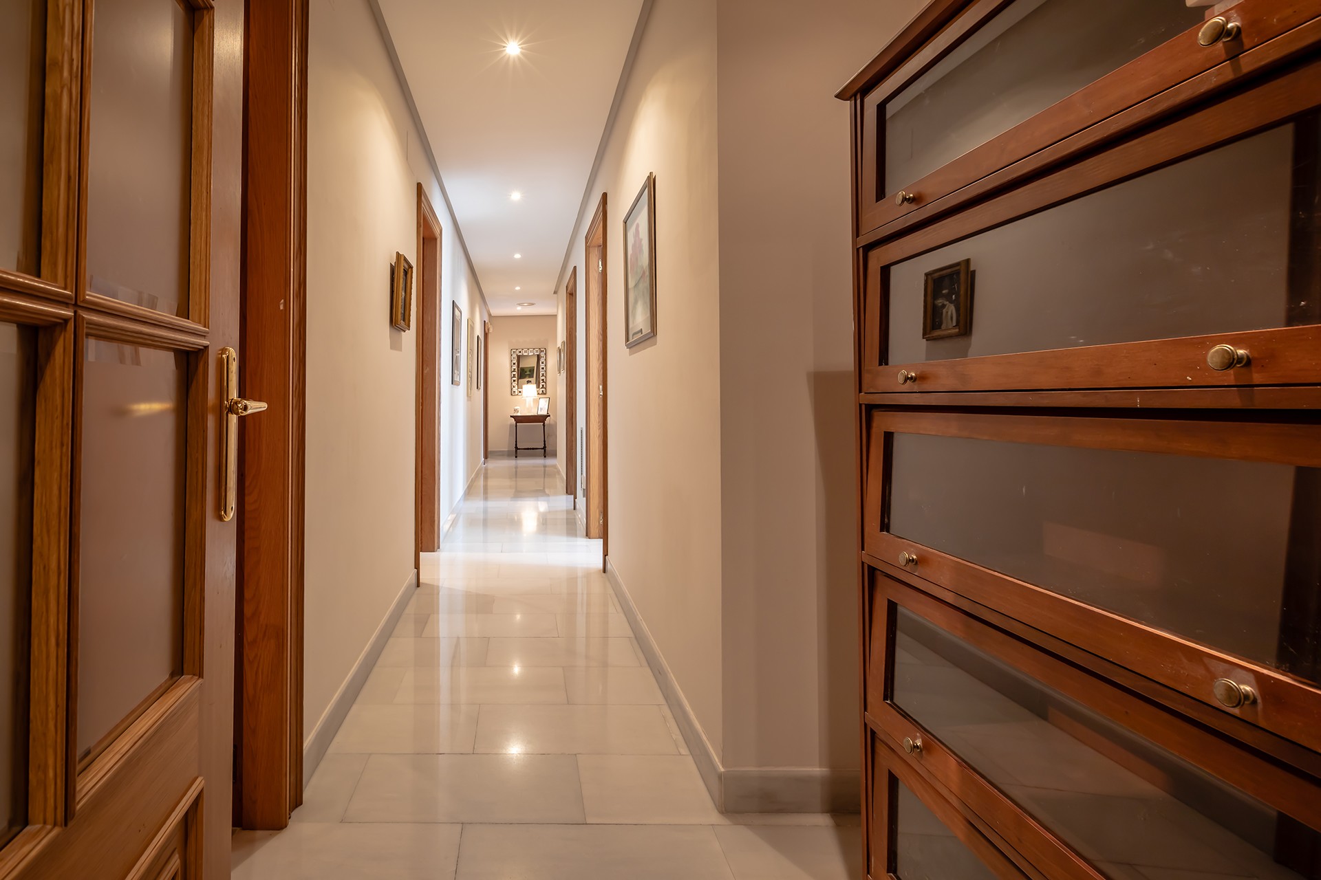 Apartament z 5 sypialniami w Walencji