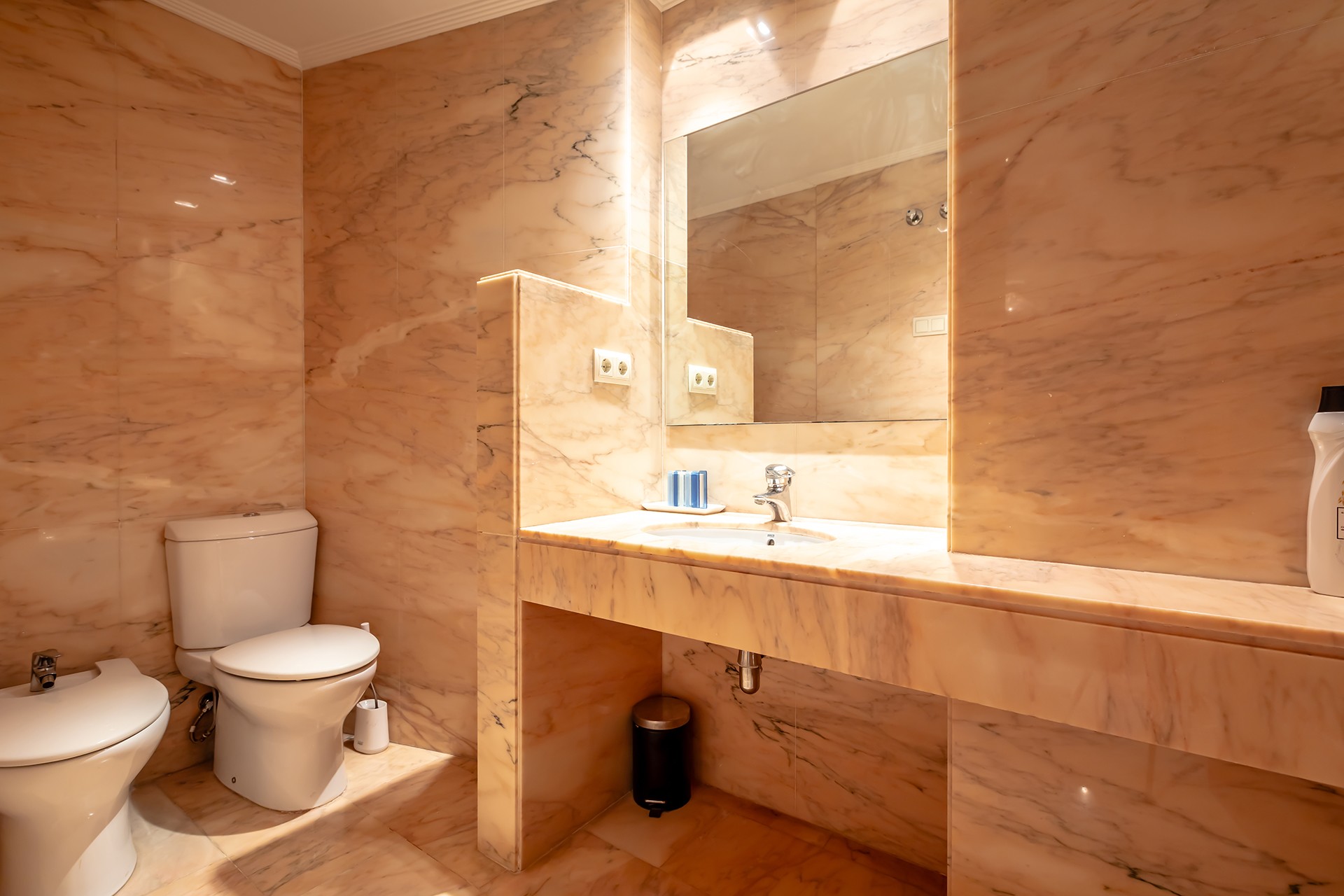 Apartament z 5 sypialniami w Walencji