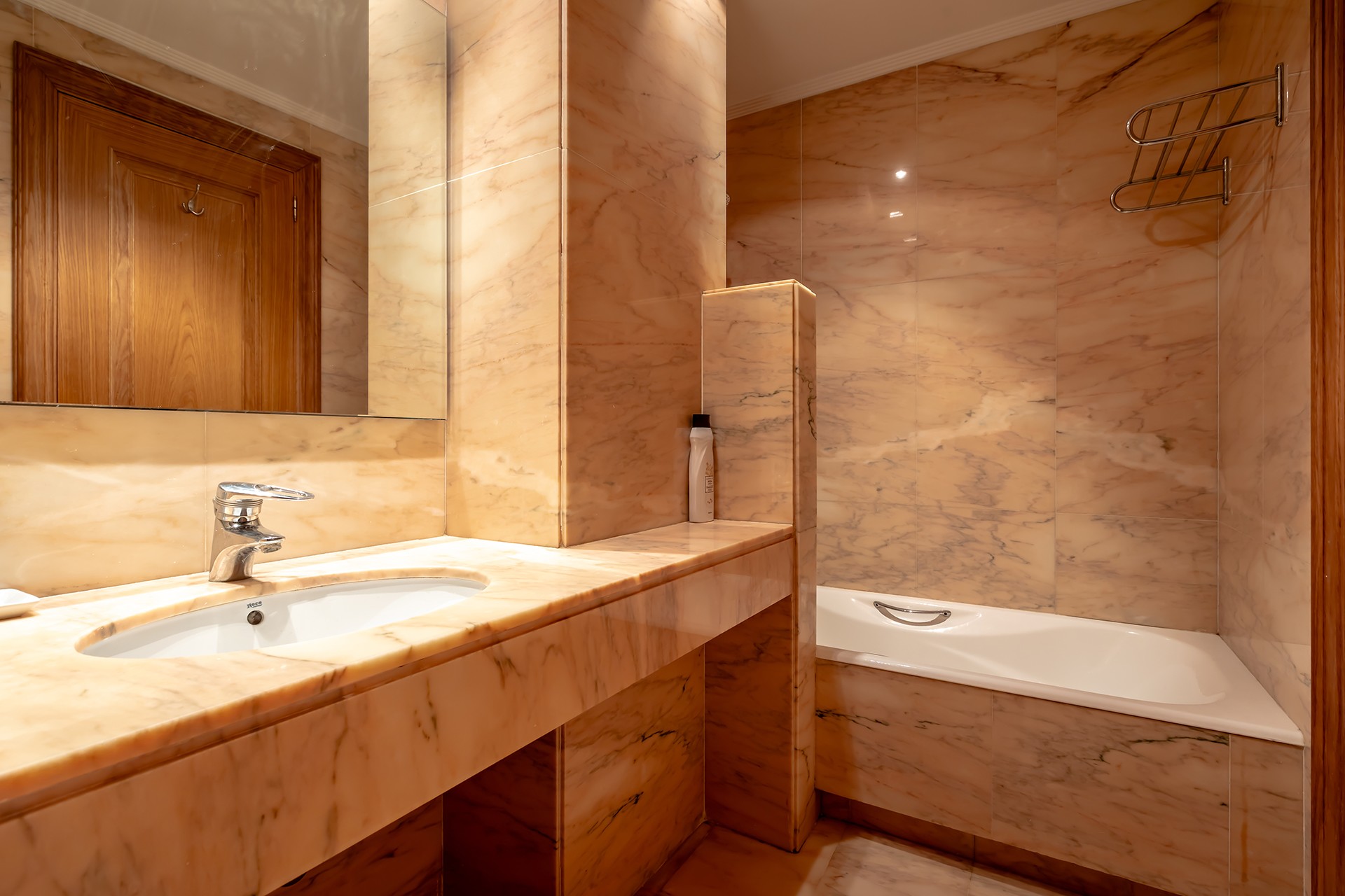 Apartament z 5 sypialniami w Walencji