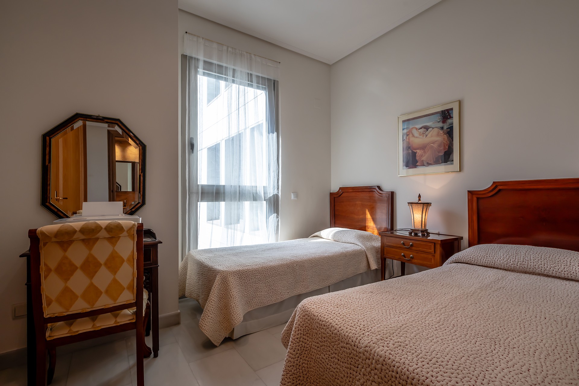 Apartament z 5 sypialniami w Walencji