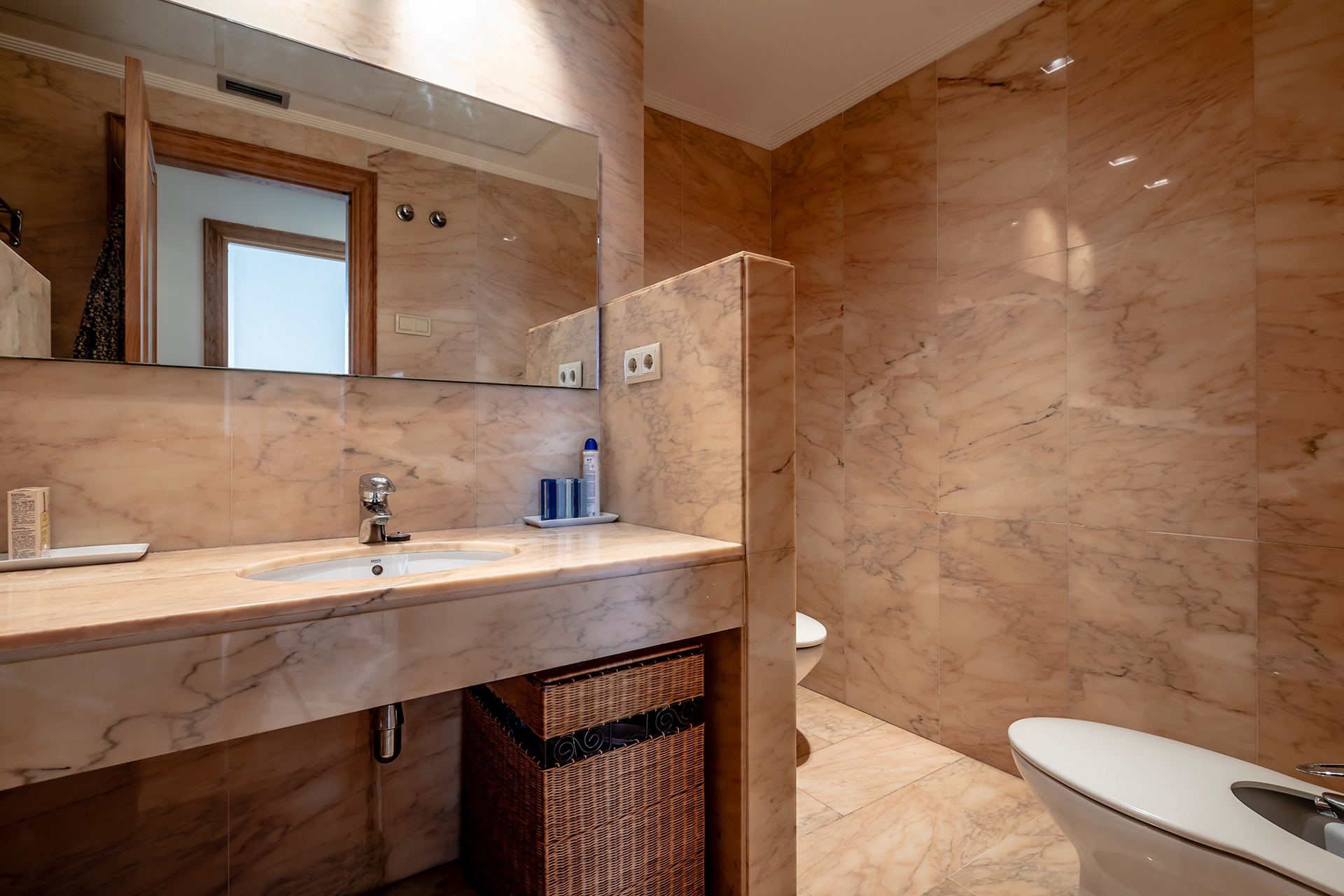 Apartament z 5 sypialniami w Walencji