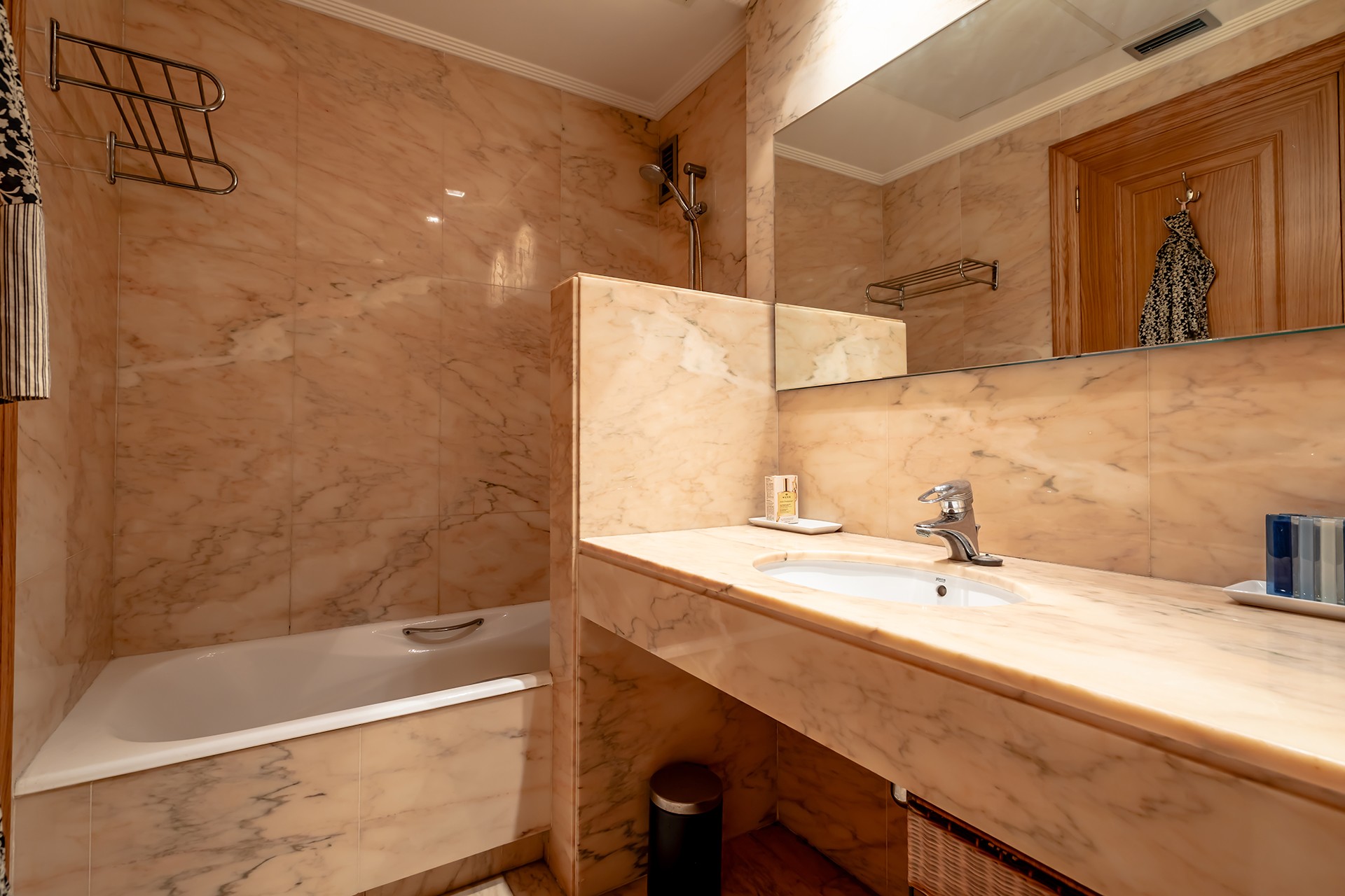 Apartament z 5 sypialniami w Walencji