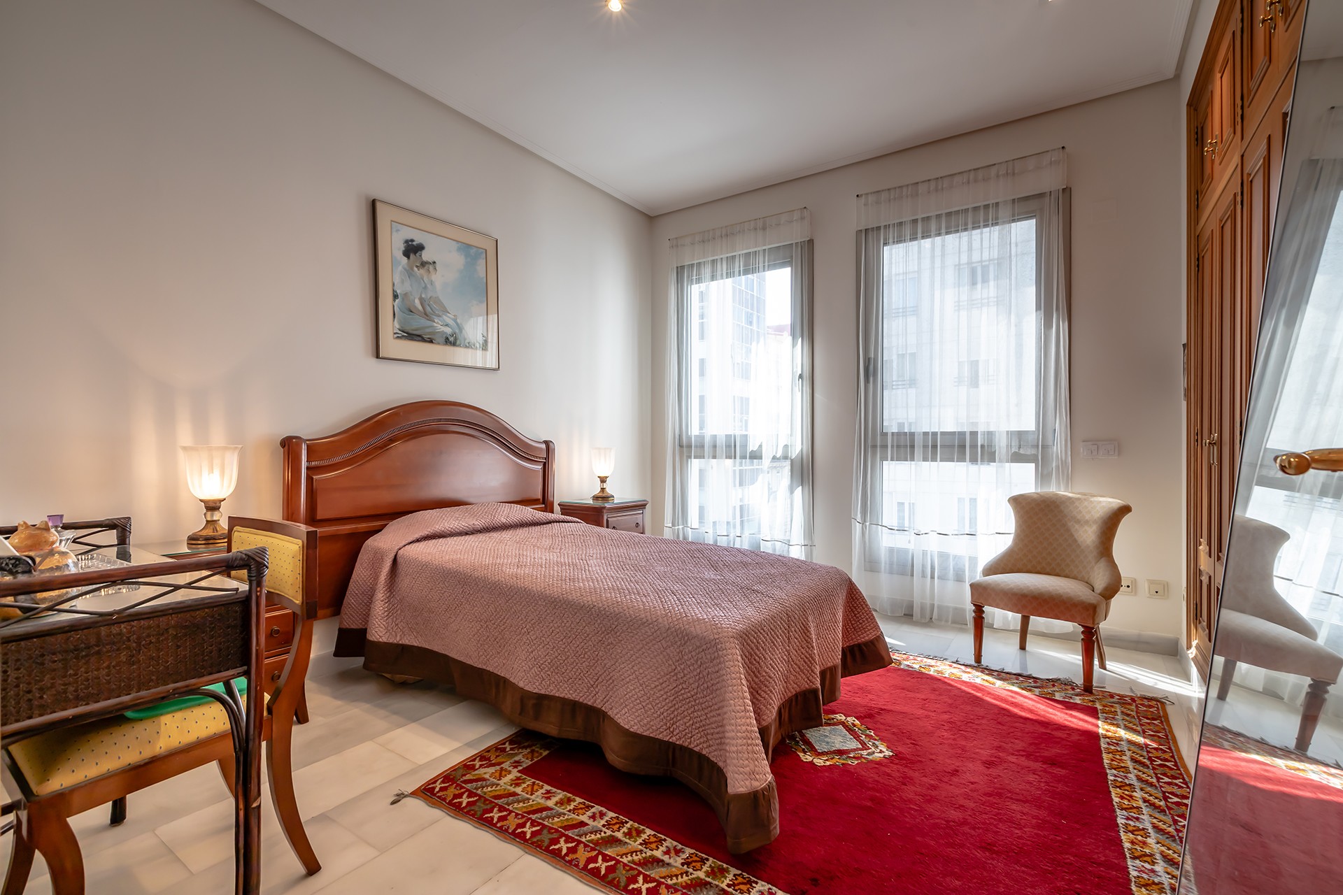 Apartament z 5 sypialniami w Walencji