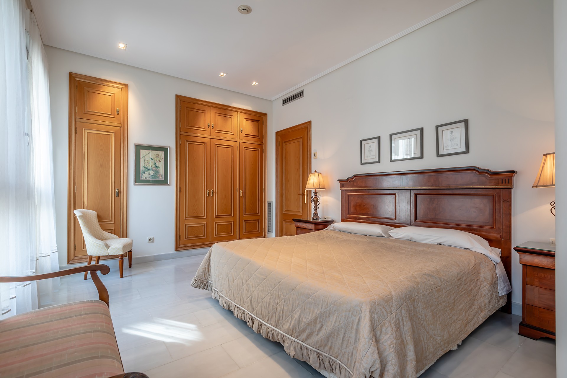 Apartament z 5 sypialniami w Walencji