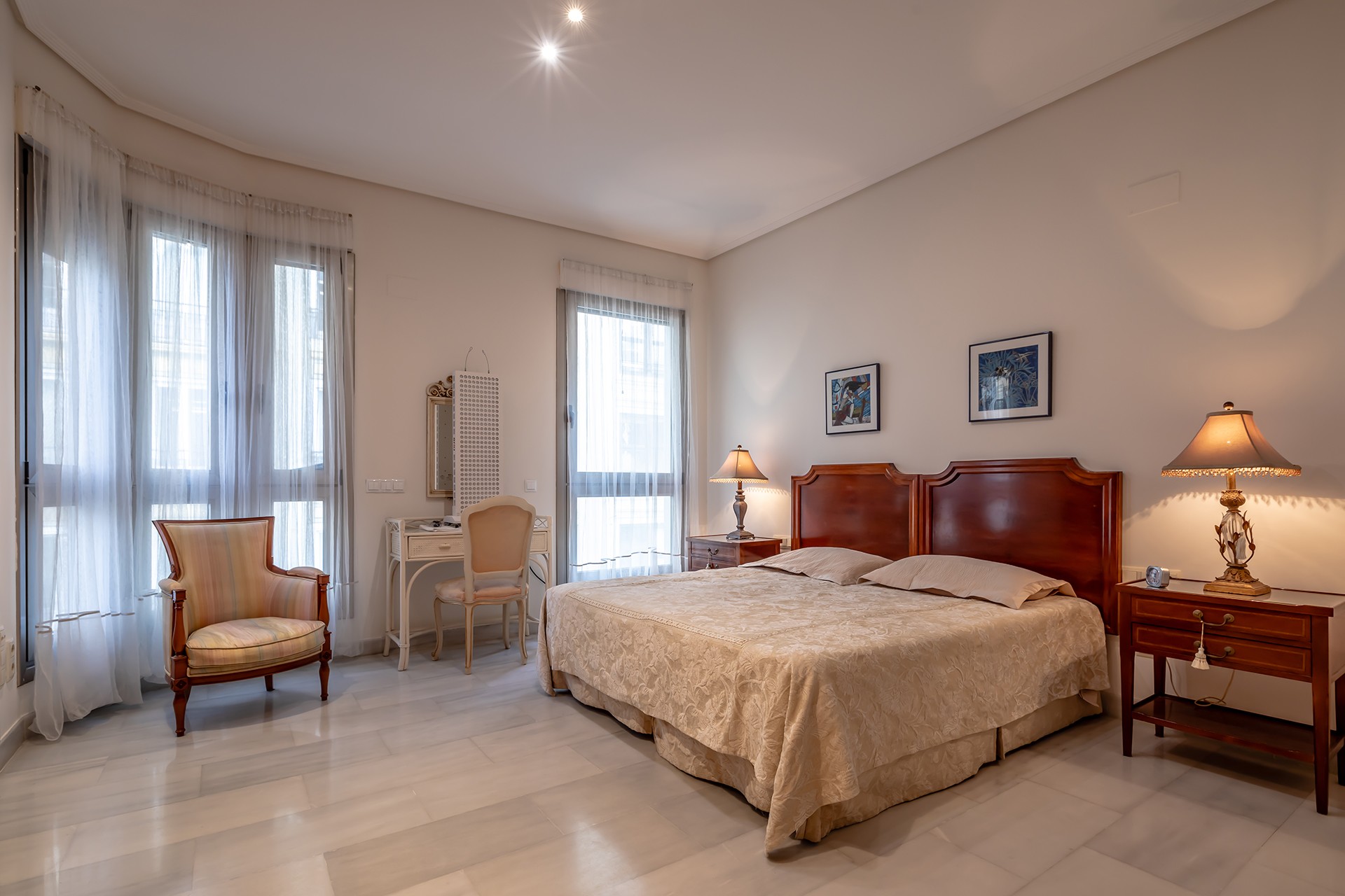 Apartament z 5 sypialniami w Walencji