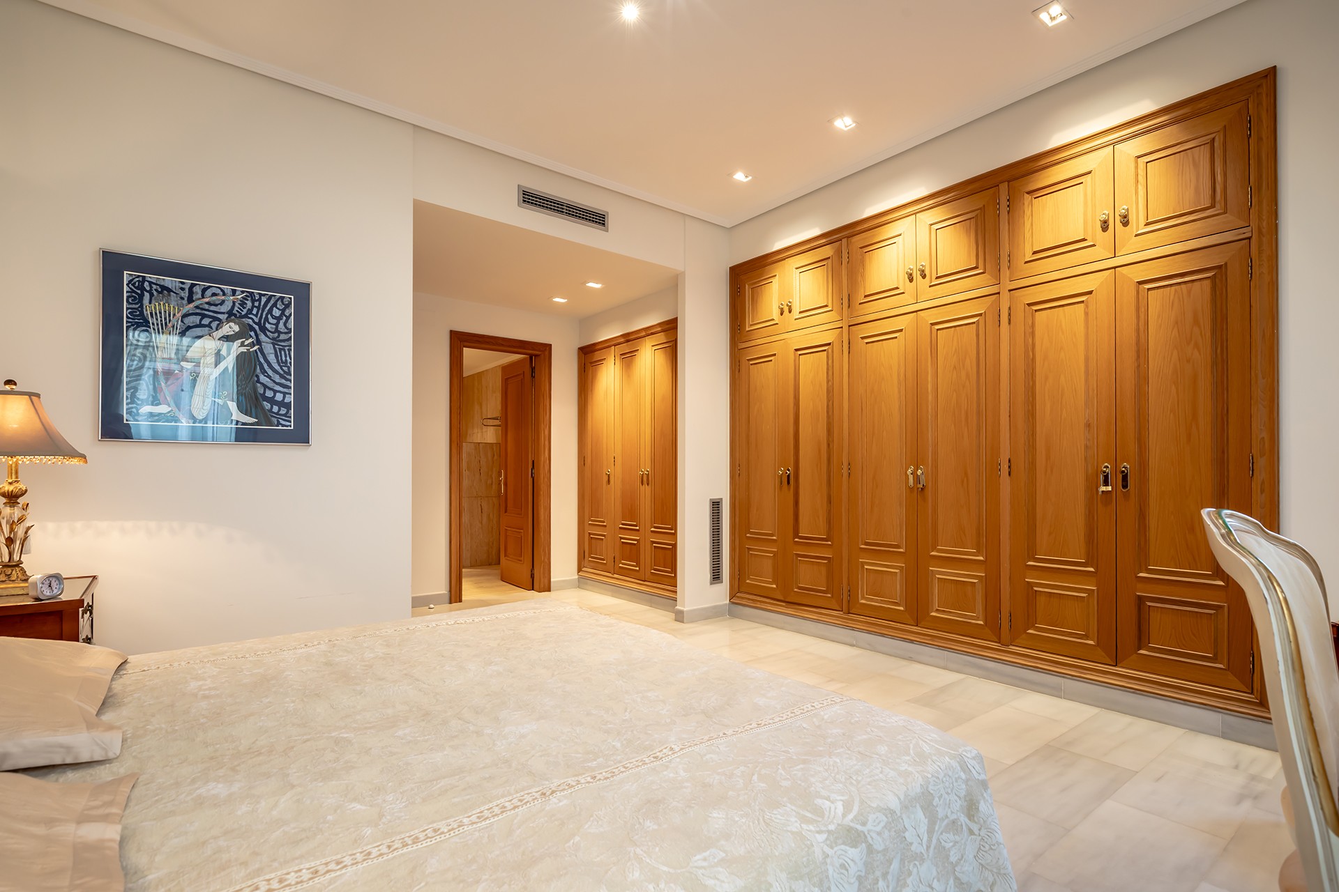 Apartament z 5 sypialniami w Walencji