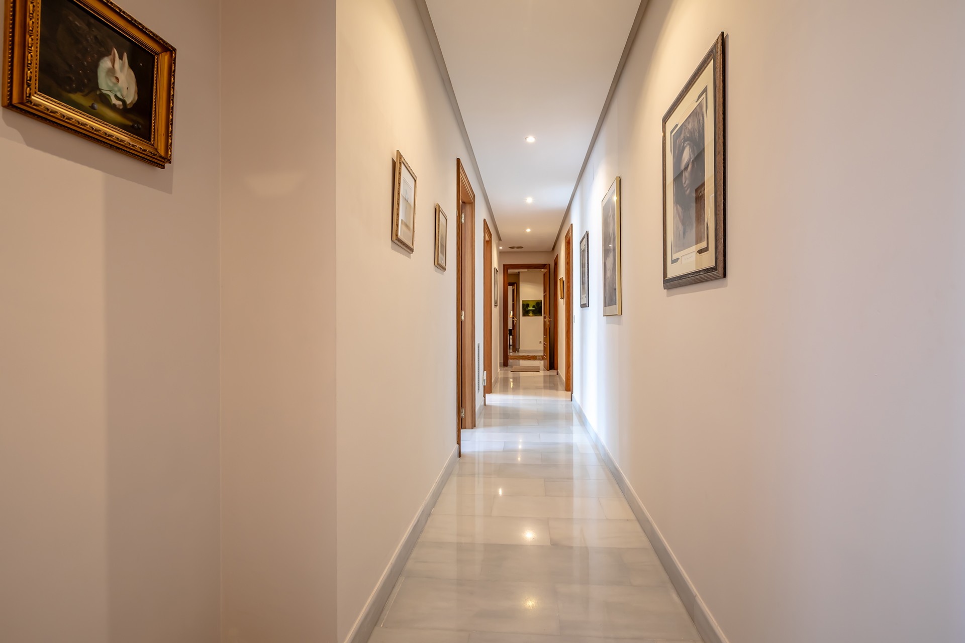 Apartament z 5 sypialniami w Walencji