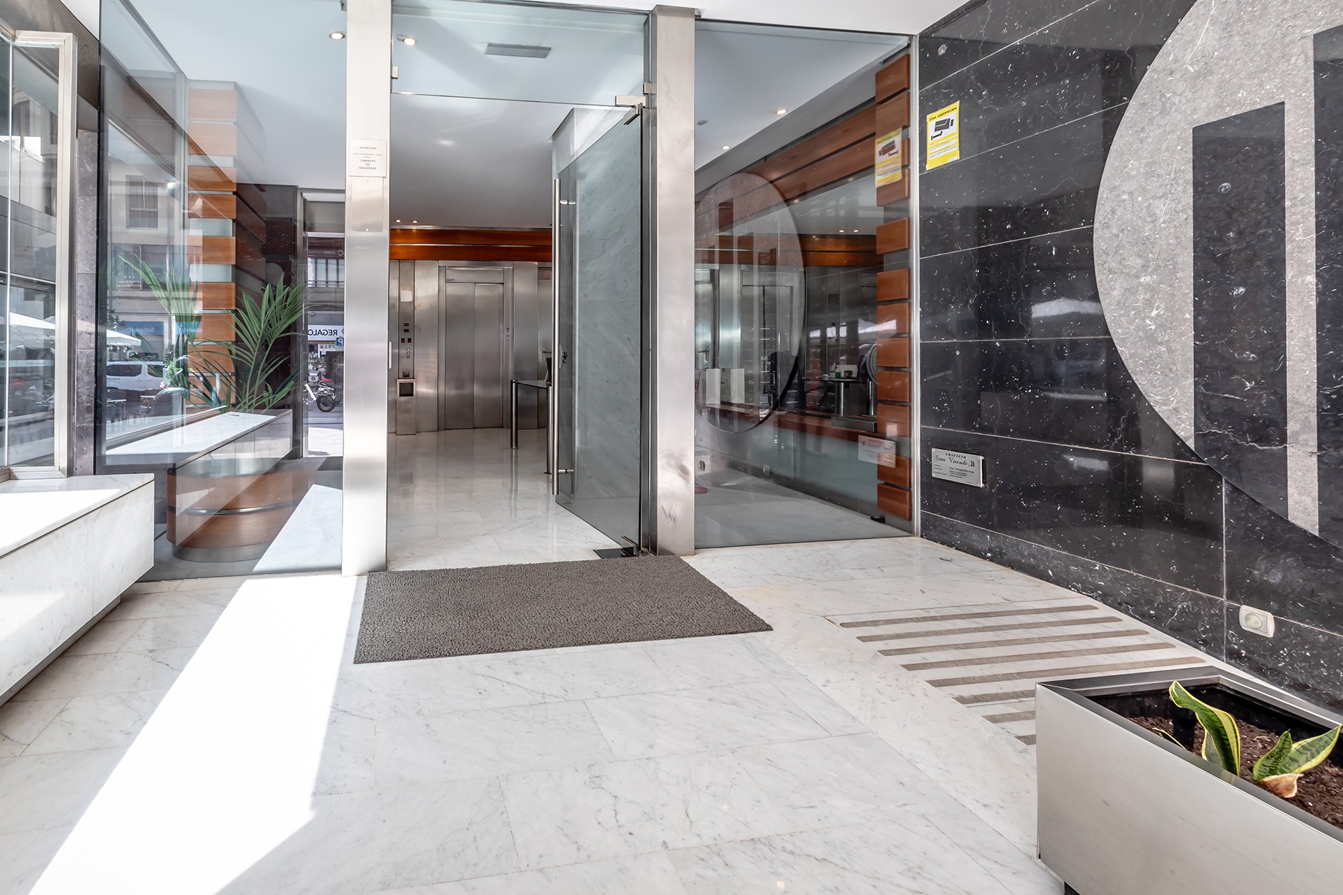 Apartament z 5 sypialniami w Walencji