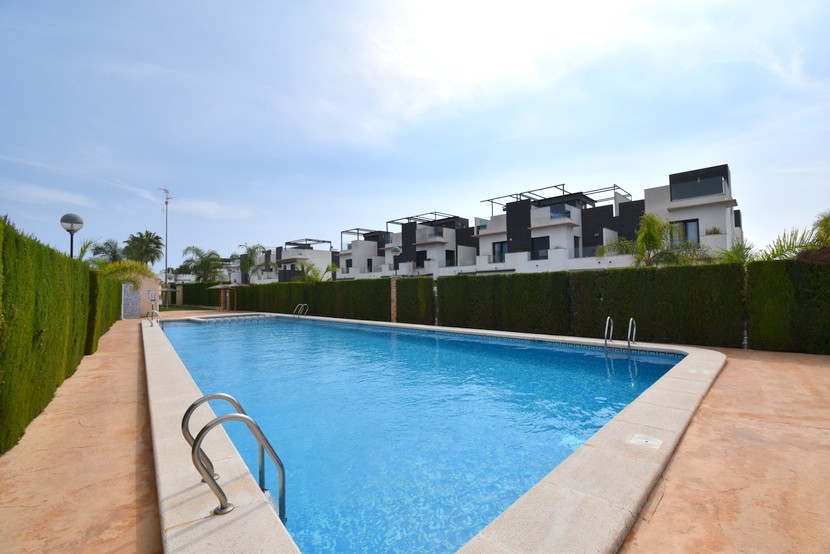 Kamienica z 3 sypialniami w Torre de la Horadada