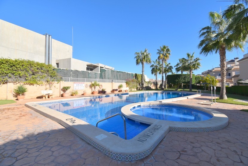 Adosado de 2 dormitorios en Cabo Roig