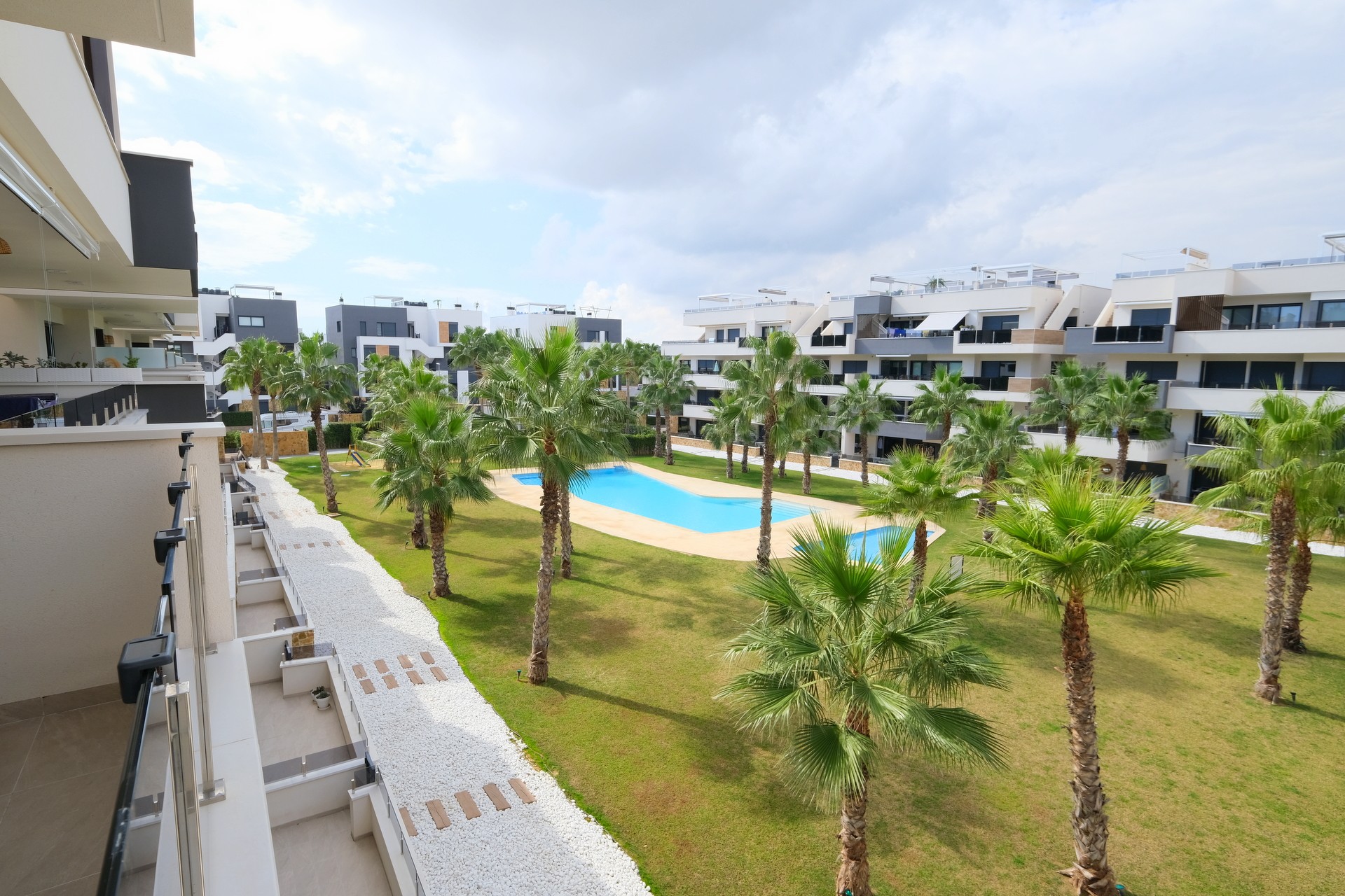 Apartament z 2 sypialniami w Villamartin