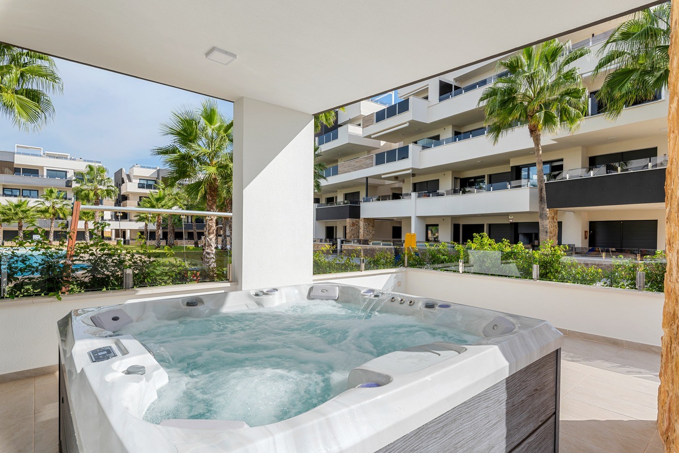 Apartament z 2 sypialniami w Villamartin