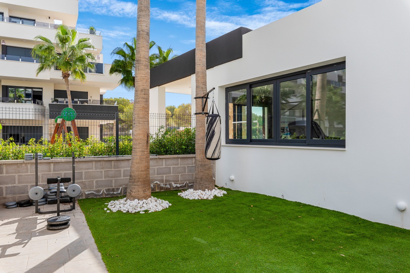 Apartament z 2 sypialniami w Villamartin