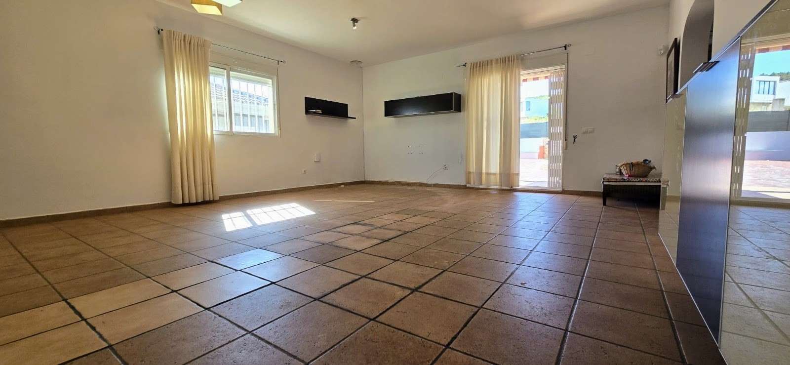 Villa mit 4 Schlafzimmern in Montroy