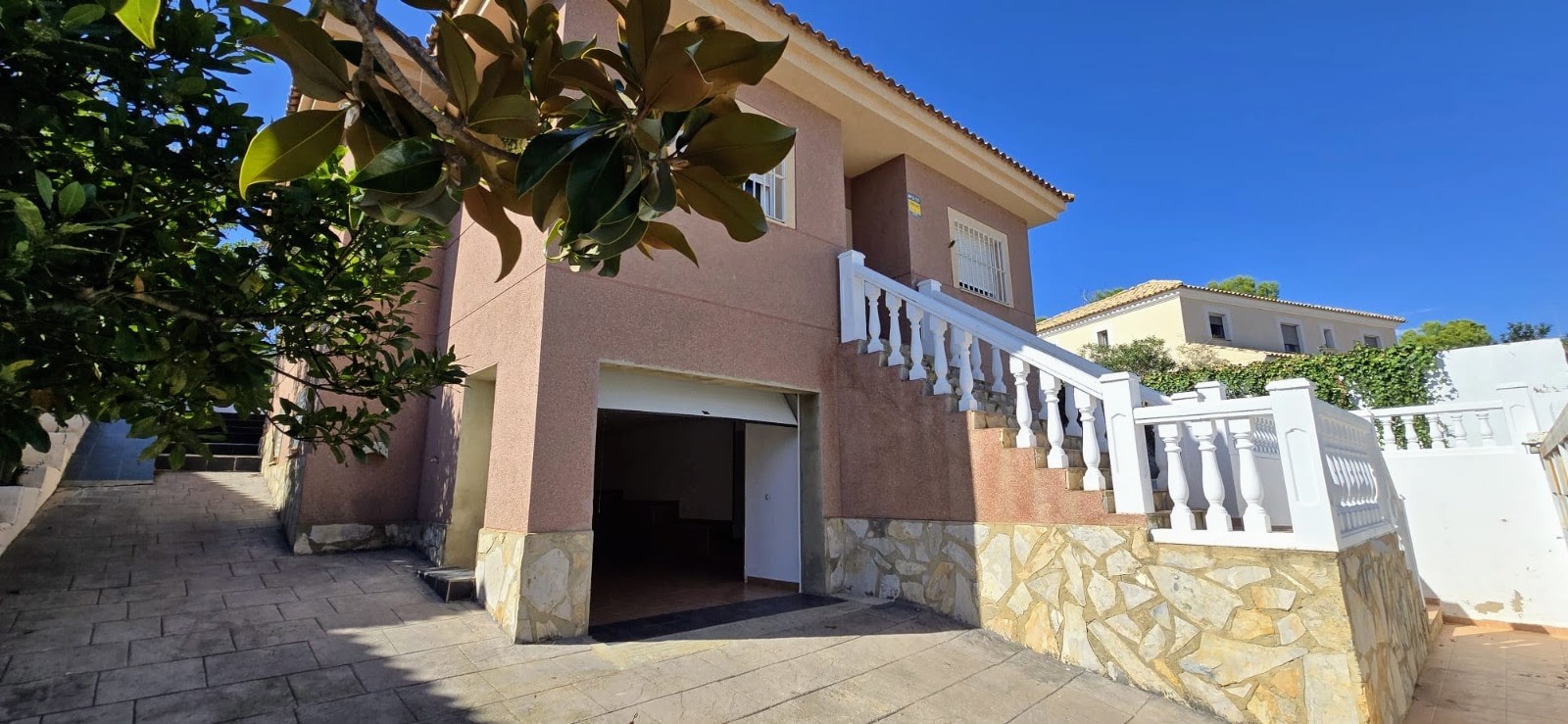 Villa mit 4 Schlafzimmern in Montroy