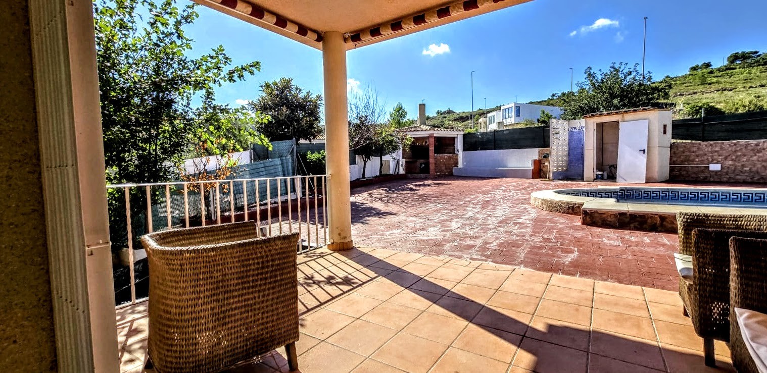 Villa mit 4 Schlafzimmern in Montroy