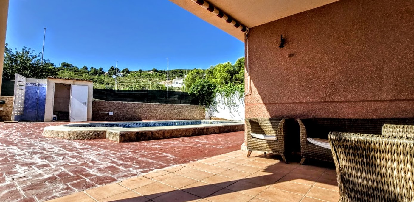 Villa mit 4 Schlafzimmern in Montroy