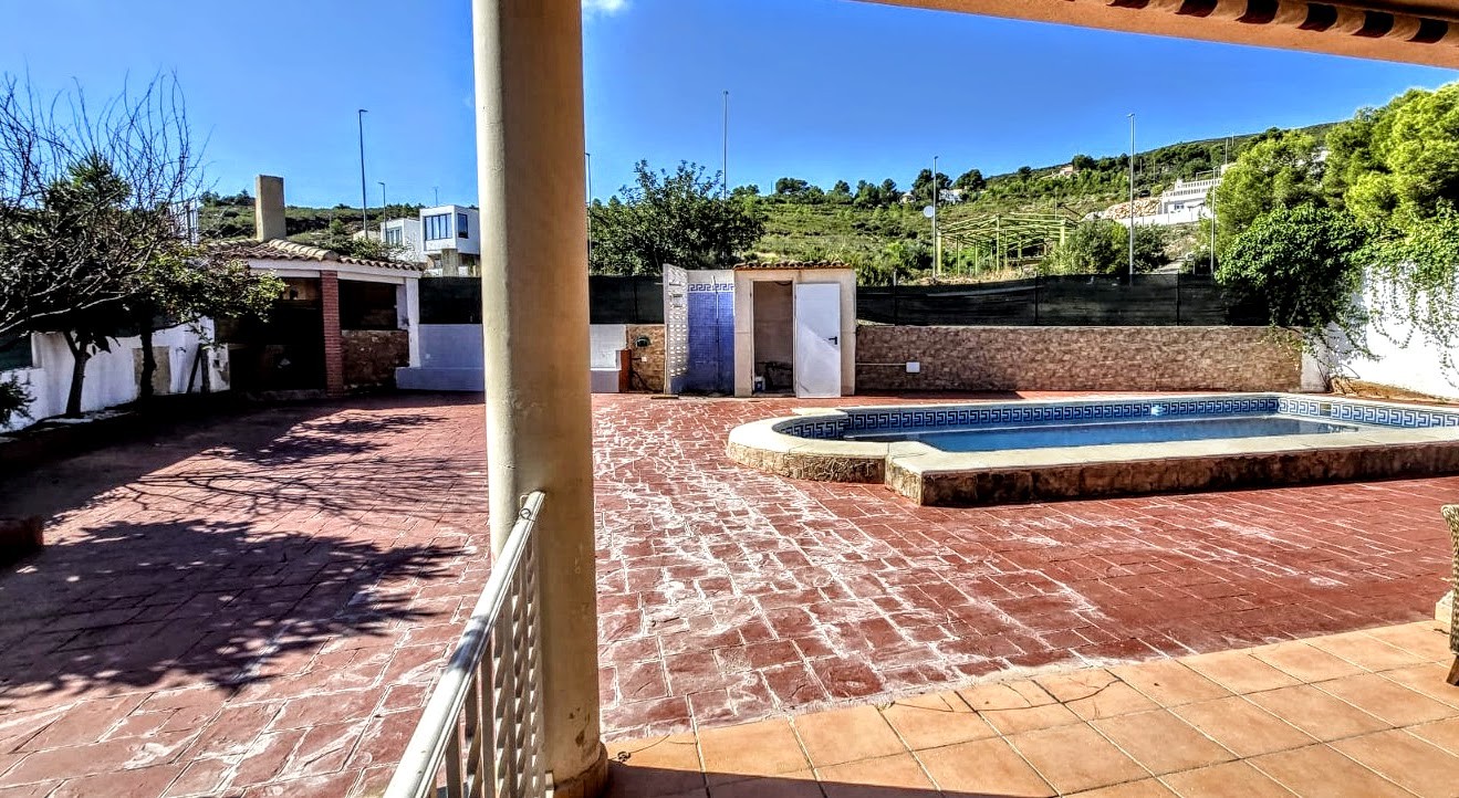 Villa mit 4 Schlafzimmern in Montroy