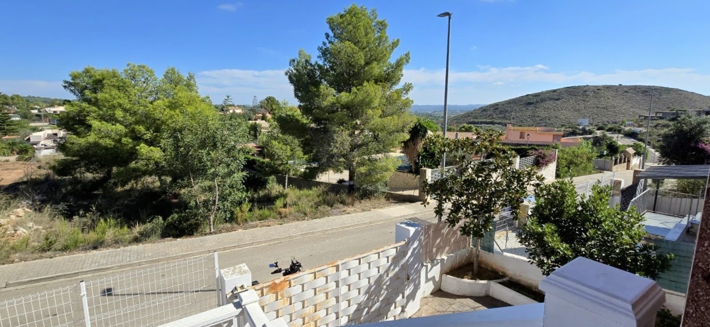 Villa mit 4 Schlafzimmern in Montroy