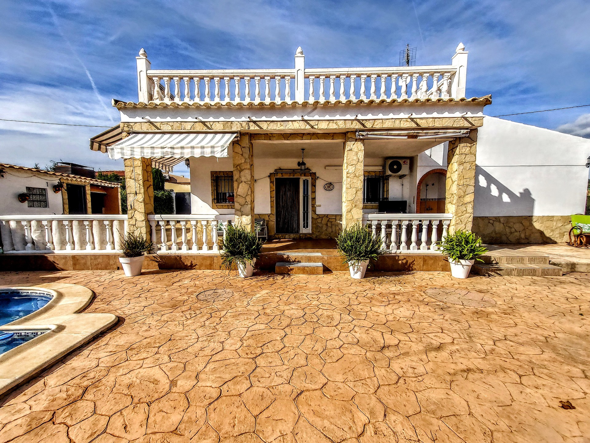 4 Bedroom Villa in Montroy