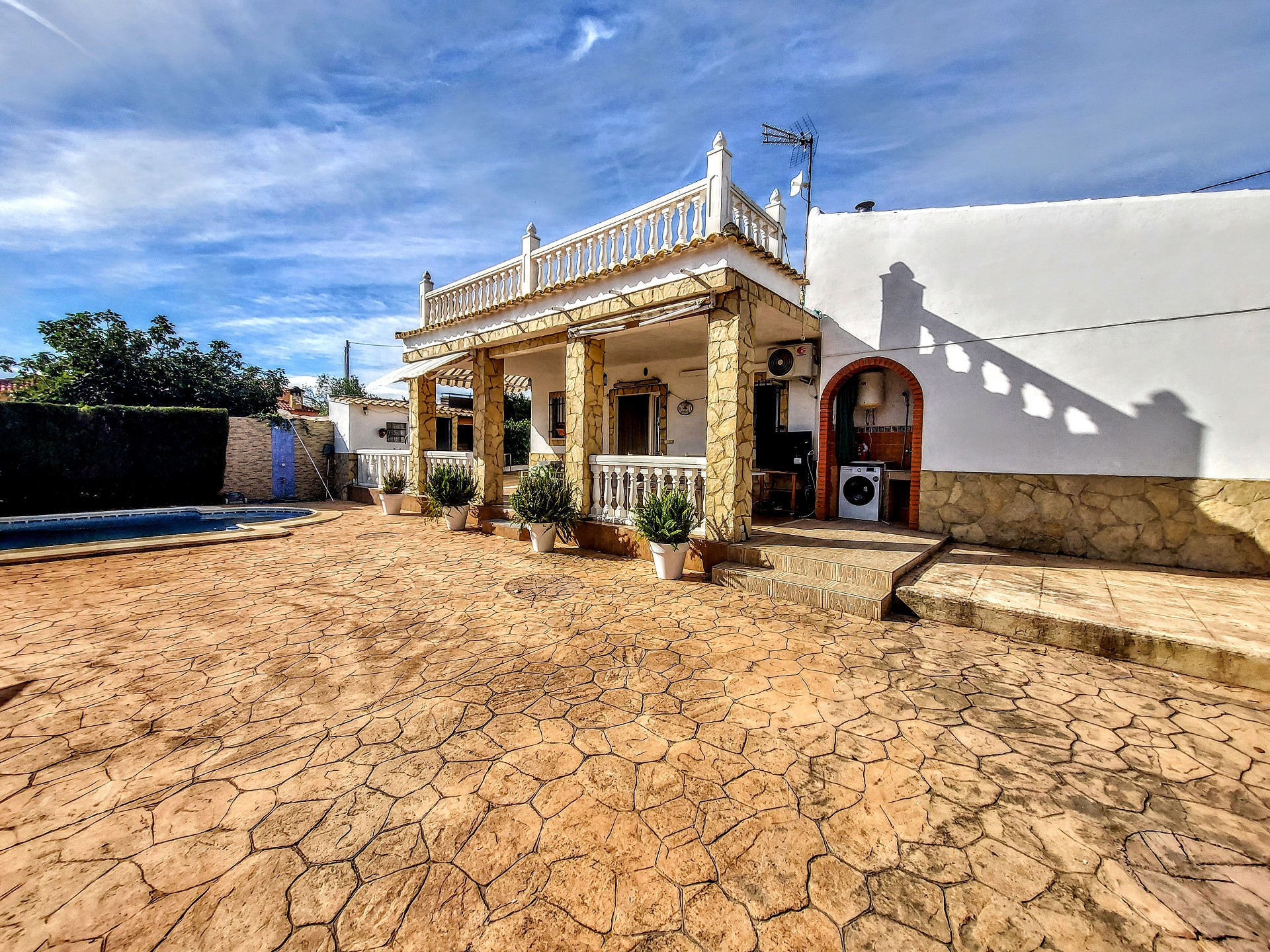 4 Bedroom Villa in Montroy