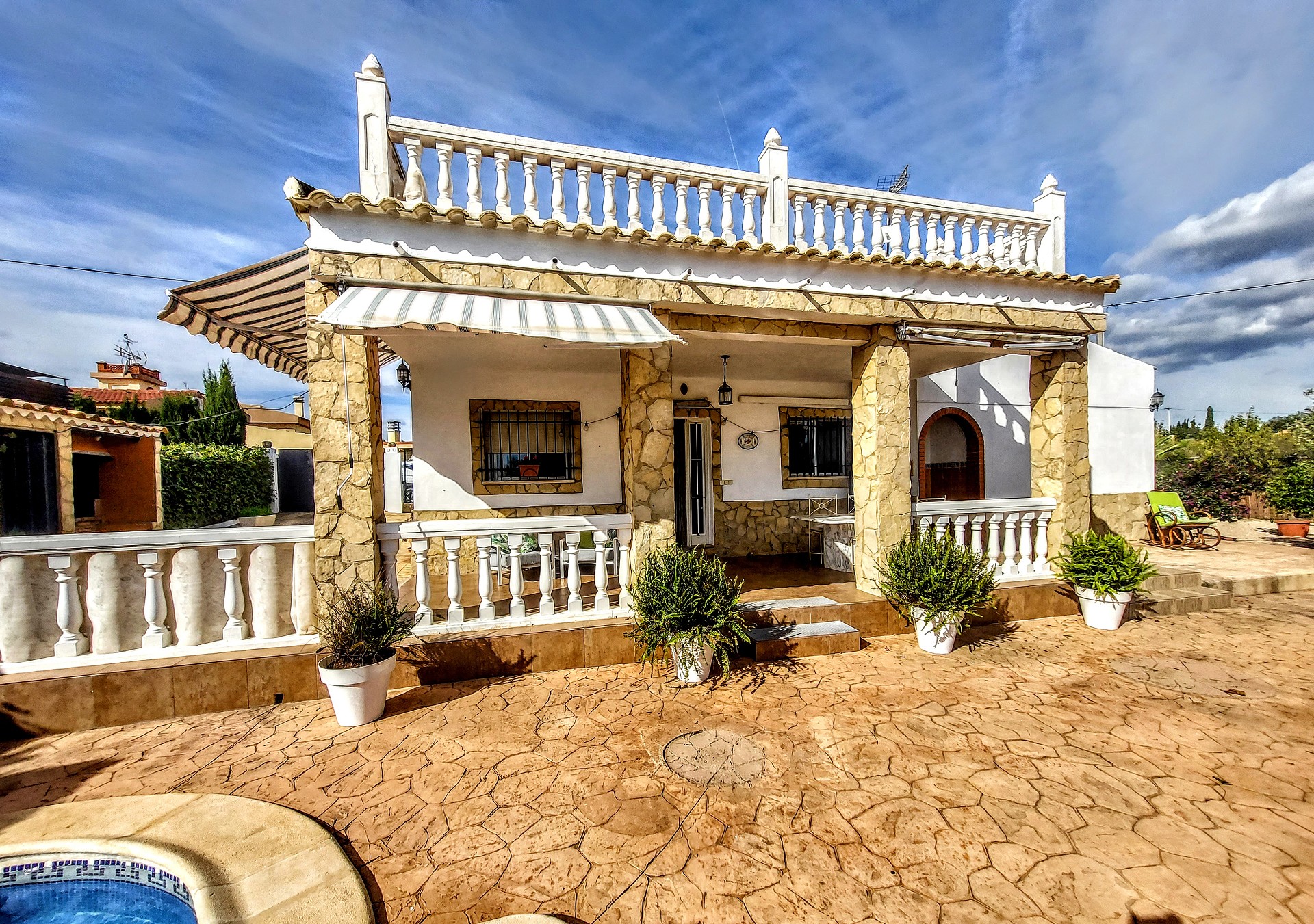 4 Bedroom Villa in Montroy