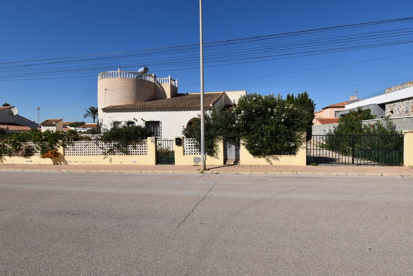 Villa mit 4 Schlafzimmern in El Chaparral