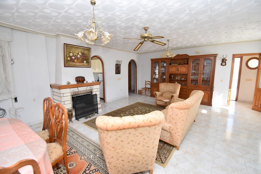 Villa mit 4 Schlafzimmern in El Chaparral