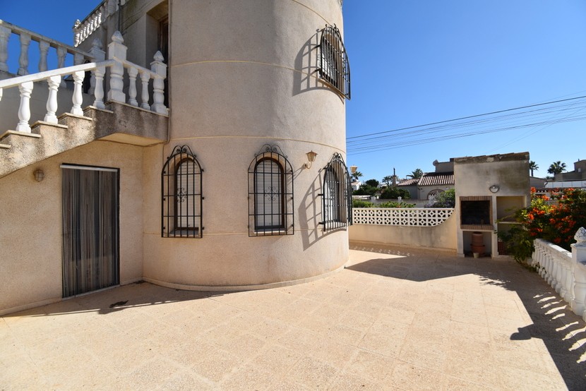 Villa mit 4 Schlafzimmern in El Chaparral