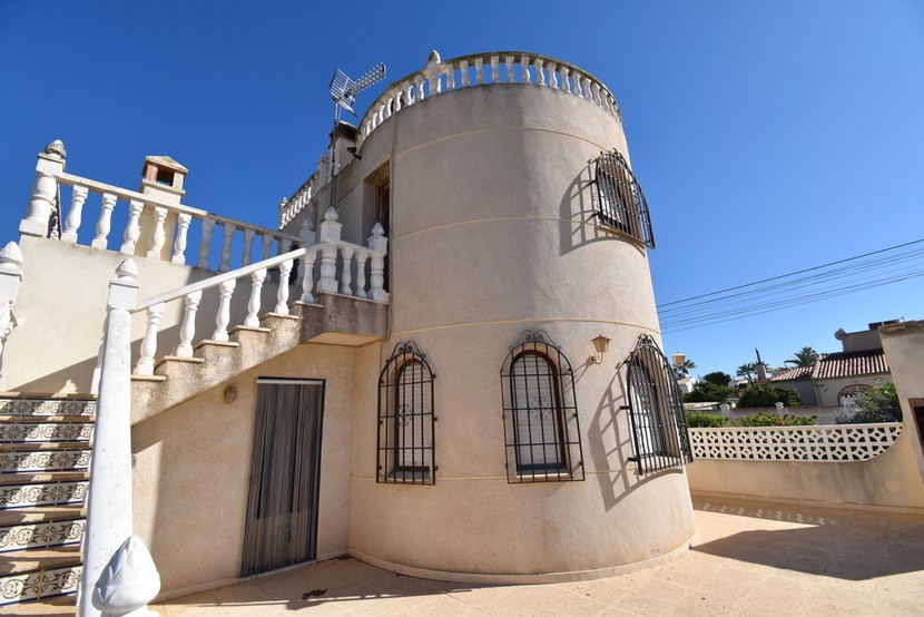 Villa mit 4 Schlafzimmern in El Chaparral