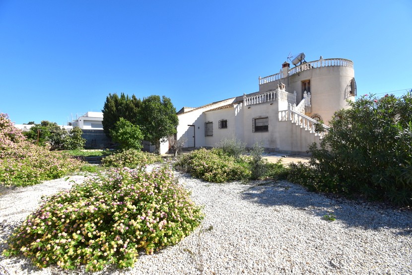 Villa mit 4 Schlafzimmern in El Chaparral