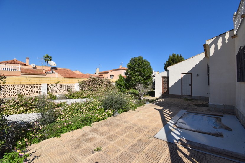Villa mit 4 Schlafzimmern in El Chaparral