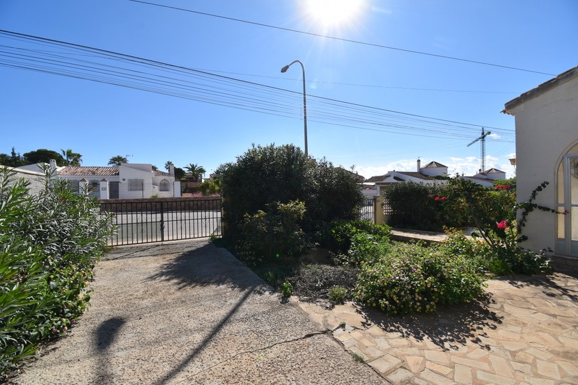 Villa mit 4 Schlafzimmern in El Chaparral