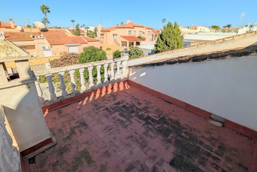 Villa mit 4 Schlafzimmern in El Chaparral