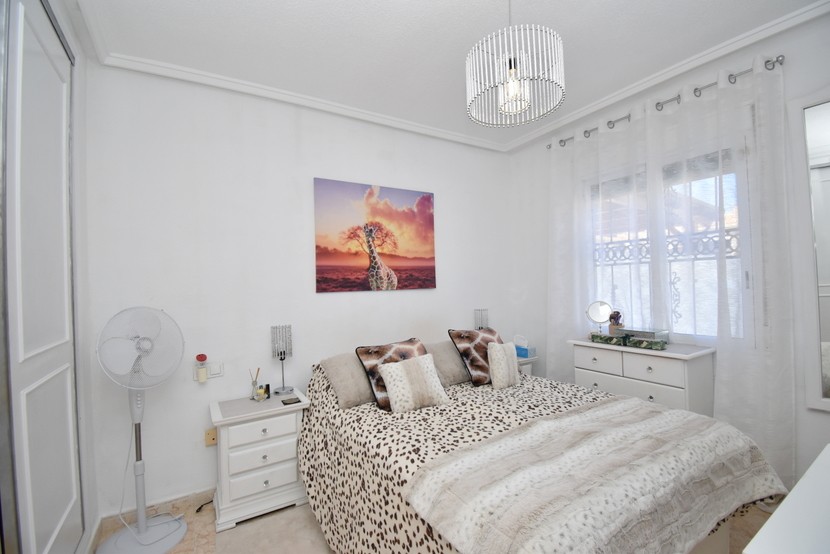 Kamienica z 2 sypialniami w Punta Prima