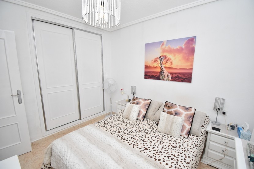 Kamienica z 2 sypialniami w Punta Prima