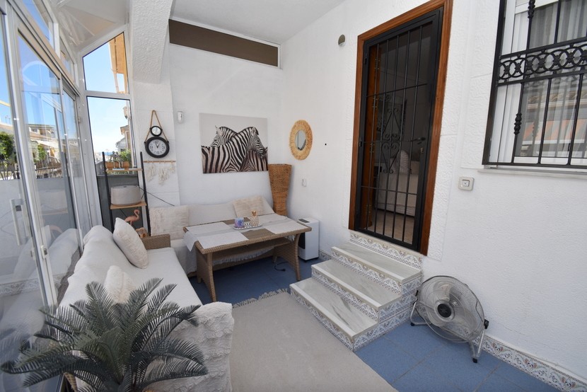 Kamienica z 2 sypialniami w Punta Prima