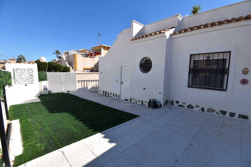 Kamienica z 2 sypialniami w Punta Prima