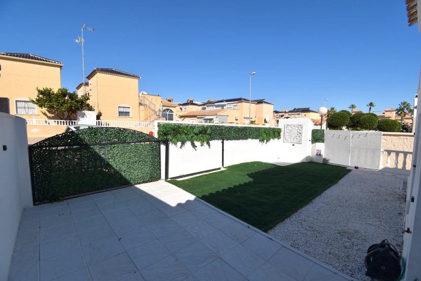 Kamienica z 2 sypialniami w Punta Prima