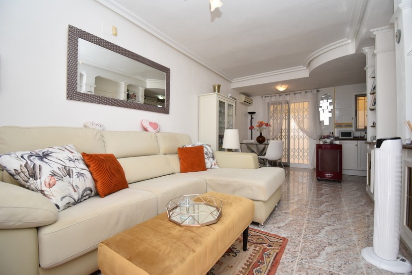 Stadthaus mit 2 Schlafzimmern in Villamartin