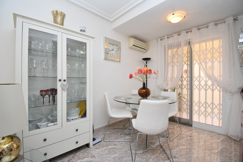 Stadthaus mit 2 Schlafzimmern in Villamartin