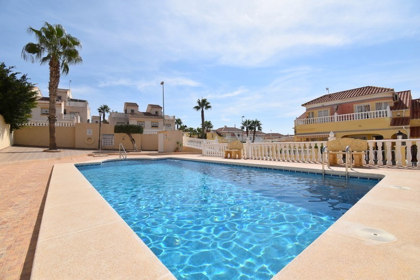 Stadthaus mit 2 Schlafzimmern in Villamartin