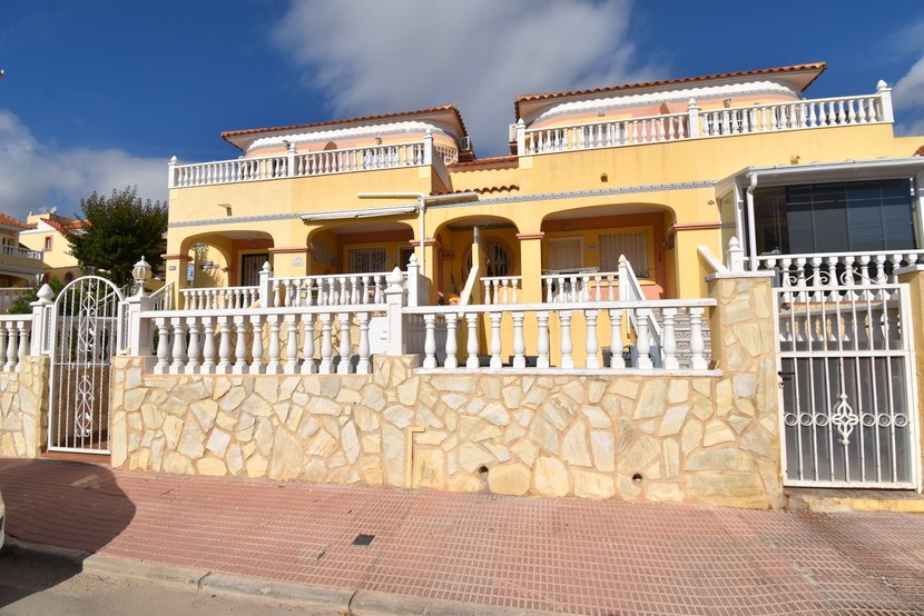 Stadthaus mit 2 Schlafzimmern in Villamartin