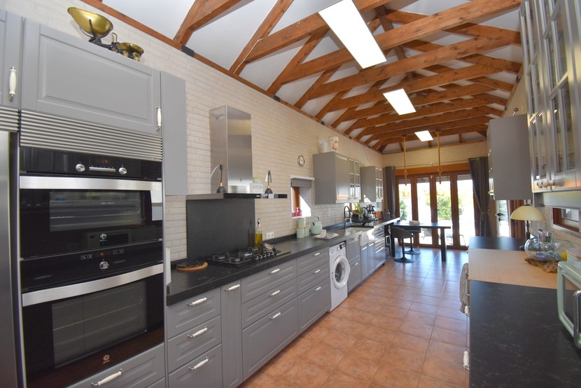 Villa de 5 dormitorios en Jacarilla