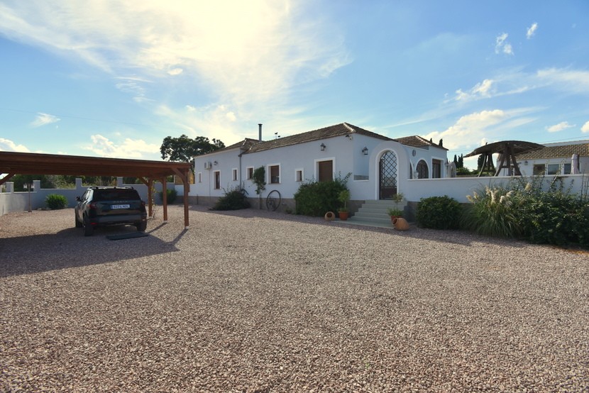 Villa de 5 dormitorios en Jacarilla