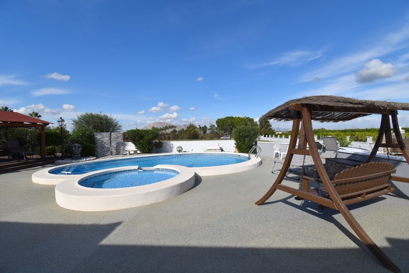 Villa de 5 dormitorios en Jacarilla