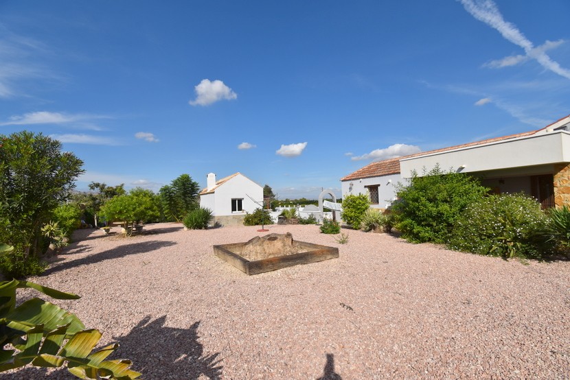 Villa de 5 dormitorios en Jacarilla